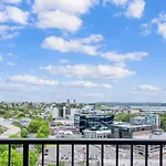 Cityscape Charm Apt W Parking, Views, Pool & Gym